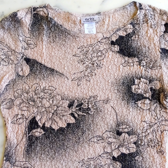 NWOT. Aria Multi Color Floral Design Elastic/Wrinkled Fabric Blouse w/3/4 sleeve - Picture 4 of 5